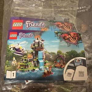 Lego friends set- NEW